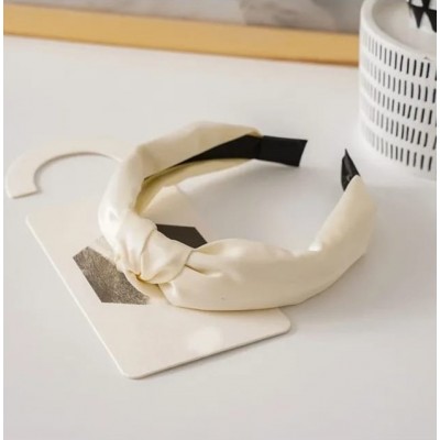 Bentita, coronita par bej din material textil cu nod decorativ  BP05