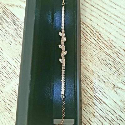 Bratara Luxury Fashion Dama Aurie cu Strasuri Reflexii Multicolore BRD002 Bratara Luxury Fashion Dama Aurie cu Strasuri Reflexii Multicolore BRD002