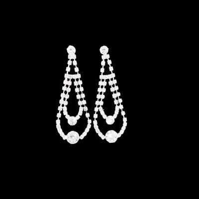 Cercei eleganti lungi argintii cu strasuri CW42 Cercei eleganti lungi argintii cu strasuri CW42