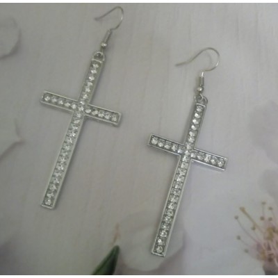 Cercei eleganti cruce mica argintii cu strasuri CW46 Cercei eleganti cruce mica argintii cu strasuri CW46