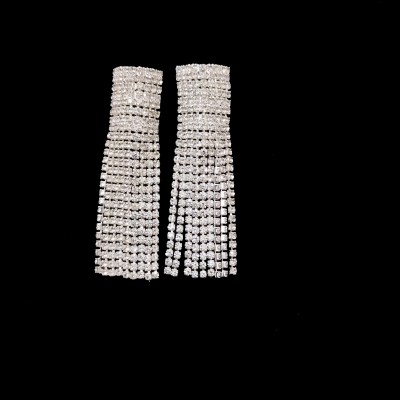 Cercei eleganti lungi argintii cu franjuri si strasuri CW61 Cercei eleganti lungi argintii cu franjuri si strasuri CW61