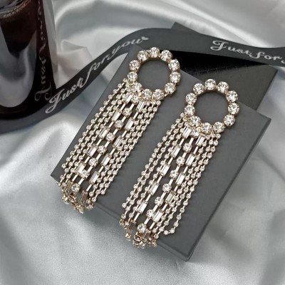 Cercei eleganti lungi aurii cu franjuri si strasuri CW63 Cercei eleganti lungi aurii cu franjuri si strasuri CW63