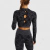 Costum Sport Fitness Camuflaj Colanti si Bluza Crop cu Maneca Lunga Gri cu Negru  SFIT006