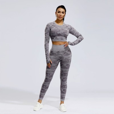 Costum Sport Fitness Camuflaj Colanti si Bluza Crop cu Maneca Lunga Mov SFIT006 Costum Sport Fitness Camuflaj Colanti si Bluza Crop cu Maneca Lunga Mov SFIT006
