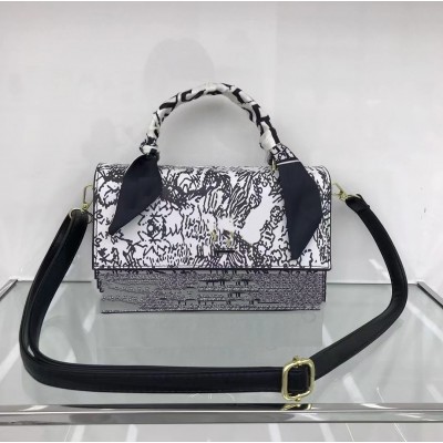 Geanta eleganta neagra de ocazie cu bareta tip esarfa si imprimeu floral cu alb ACGD293 Geanta eleganta neagra de ocazie cu bareta tip esarfa si imprimeu floral cu alb ACGD293