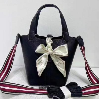 Geanta neagra cu esarfa si doua seturi de barete detasabile ACGD329 Geanta neagra cu esarfa si doua seturi de barete detasabile ACGD329