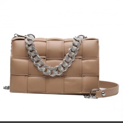 Geanta elegantă kaki cu forma geometrica bareta detasabila si maner din lant metalic ACGD330 Geanta elegantă kaki cu forma geometrica bareta detasabila si maner din lant metalic ACGD330