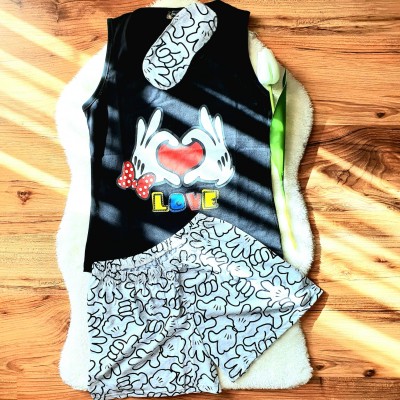 Pijama Dama Neagra cu Masca de dormit Maiou si Pantaloni Scurti Heart PJD032 Pijama Dama Neagra cu Masca de dormit Maiou si Pantaloni Scurti Heart PJD032