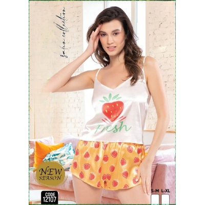 Pijama  dama din satin lejera cu print capsuni maiou alb si pantaloni scurti galbeni  PJD115 Pijama  dama din satin lejera cu print capsuni maiou alb si pantaloni scurti galbeni  PJD115