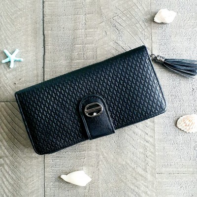 Portofel dama negru din piele ecologica cu incheietoare tip magnet si accesoriu ciucurei ACPT016 Portofel dama negru din piele ecologica cu incheietoare tip magnet si accesoriu ciucurei ACPT016