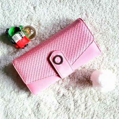 Portofel dama roz din piele ecologica inchidere cu capsa si design romburi ACPT024 Portofel dama roz din piele ecologica inchidere cu capsa si design romburi ACPT024