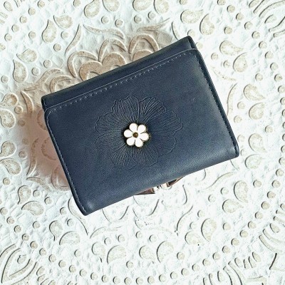 Portofel dama negru cu floare din piele ecologica inchidere cu capsa si 2 compartimente separate  ACPT034 Portofel dama negru cu floare din piele ecologica inchidere cu capsa si 2 compartimente separate  ACPT034