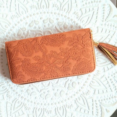 Portofel elegant maro cu broderie si ciucurel  ACPT038 Portofel elegant maro cu broderie si ciucurel  ACPT038