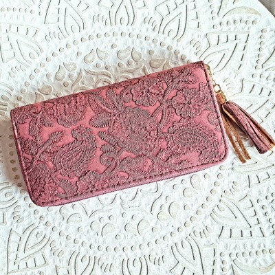 Portofel elegant mov deschis cu broderie si ciucurel  ACPT038 Portofel elegant mov deschis cu broderie si ciucurel  ACPT038