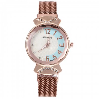 Ceas Dama Casual cu bratara magnetica si cadran in doua culori si strasuri gold QUARTZ CDQZ067 Ceas Dama Casual cu bratara magnetica si cadran in doua culori si strasuri gold QUARTZ CDQZ067