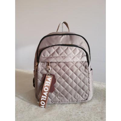 Rucsac fashion argintiu din material textil impermeabil cusaturi fine geometrice si breloc fashion cu pisicuta ACRD258 Rucsac fashion argintiu din material textil impermeabil cusaturi fine geometrice si breloc fashion cu pisicuta ACRD258