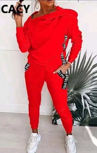 Trening Dama Fashion rosu cu hanorac cu umar gol si pantaloni cu buzunare TND06 Trening Dama Fashion rosu cu hanorac cu umar gol si pantaloni cu buzunare TND06