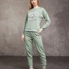 Trening Dama sport casual verde fistic compus din bluza scurta si pantaloni de trening cu talie inalta TND072