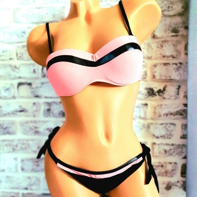 Costum de Baie  din doua piese cu sutien balconette push up roz bretele detasabile si slip cu inchidere laterala CBD005 Costum de Baie  din doua piese cu sutien balconette push up roz bretele detasabile si slip cu inchidere laterala CBD005