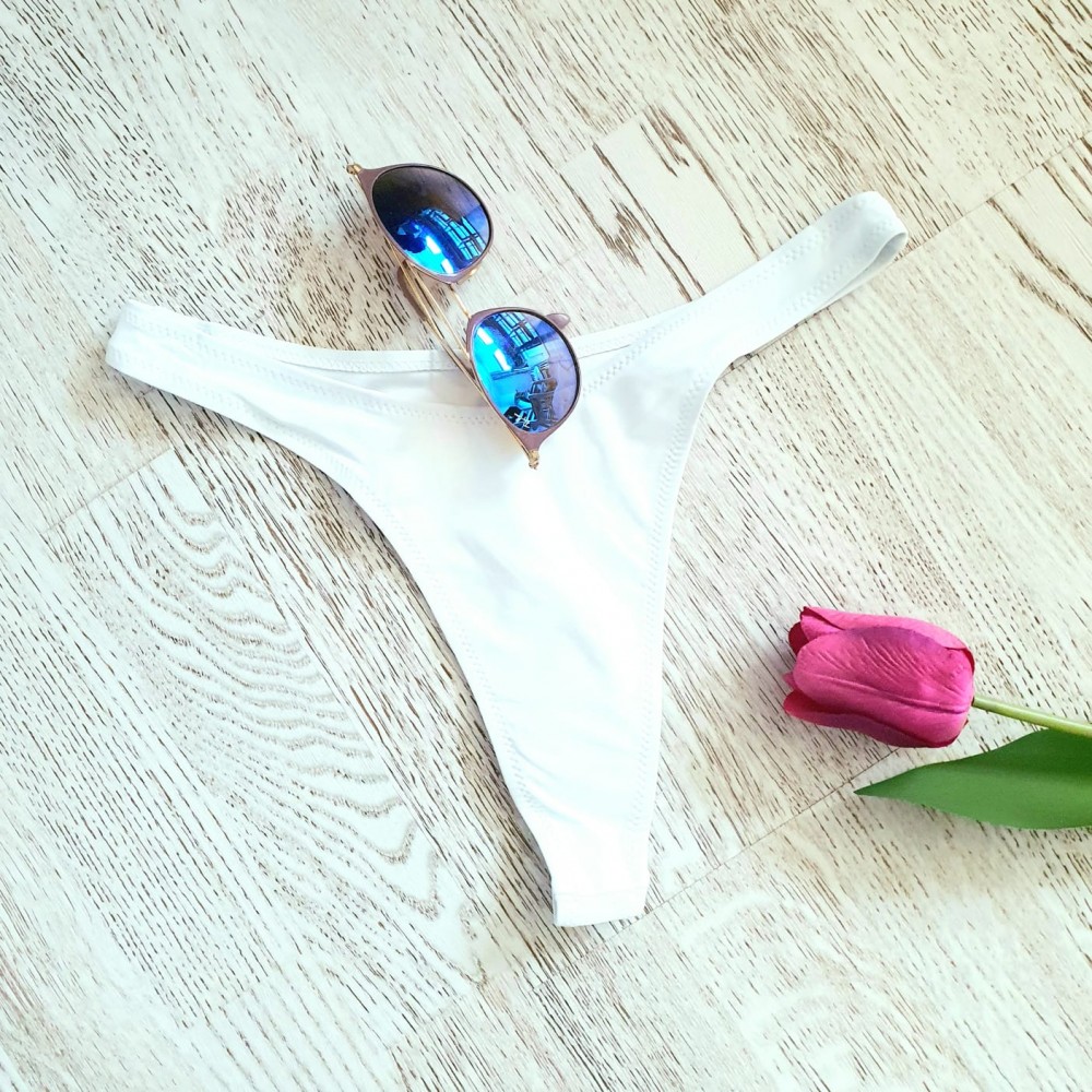 Costum de Baie din doua piese cu sutien alb balconette cu push up bretele detasabile slip cu print floral cu inchidere laterala + CADOU slip tanga CBD011 Costum de Baie din doua piese cu sutien alb balconette cu push up bretele detasabile slip cu print floral cu inchidere laterala + CADOU slip tanga CBD011