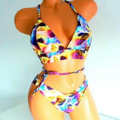 Costum de Baie  din doua piese cu sutien cu cupe  bretele detasabile care se inchid in x slip normal CBD025