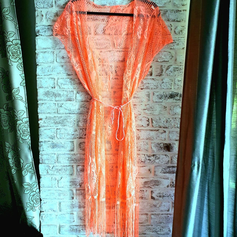 Rochie de plaja corail dantelata model fluture cu franjuri si cordon RDP001 Rochie de plaja corail dantelata model fluture cu franjuri si cordon RDP001